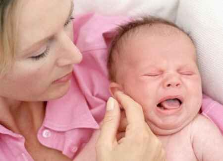 0f4aad7f9deb65a42a33bd39d26ee82c 1 - Лечение насморка у грудничка в 2 месяца: чем лечить новорожденного ребенка, способы и описание