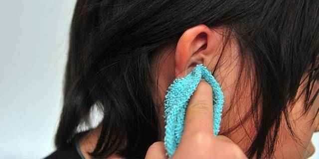 10e0fd21600fc489ad700853fb2b2d6f 1 - Почему закладывает уши: причины и симптомы заложенности ушей, способы лечения в домашних условиях