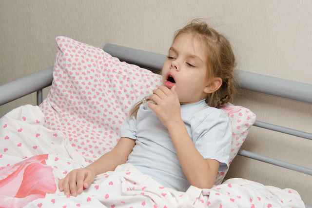 14d7079865c0d8d76b11b59dd0955256 1 - Как успокоить сухой ночной кашель у взрослых и детей, лечение и виды