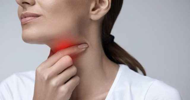 1adc53ce9018531d6610a5ffe7bdb346 1 - Боль в горле: чем лечить сильную боль при глотании, как убрать болезненные ощущения, что помогает?