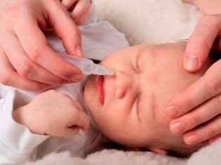 55bc3553572a972943e69b098149b4cb 1 - Применение альбуцида у грудничков: капли в нос, использование у новорождённых