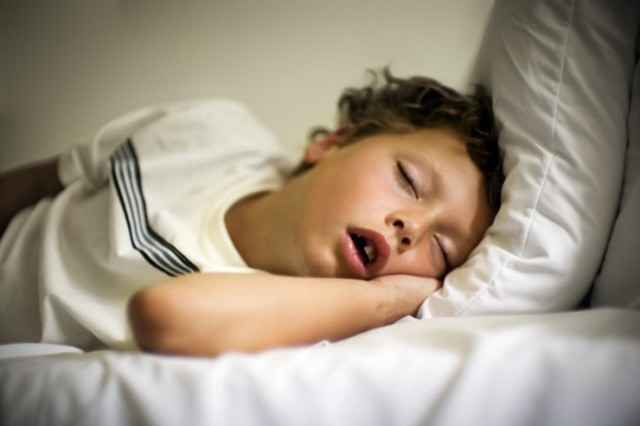 5812d2efe5fafb11cb0d05a048194e30 1 - Ищем ответ на вопрос: почему ребёнок храпит во сне и куда обратиться?