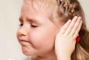 769dfa193941e1f2e5129907a0bd332c 1 - Отчего у человека закладывает уши: основные причины и лечение