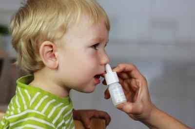 cc99922506058cab98bb51dda83d0724 1 - Эффективное антибактериальное лекарство от насморка изофра в каплях и спрее в нос поможет взрослым и детям
