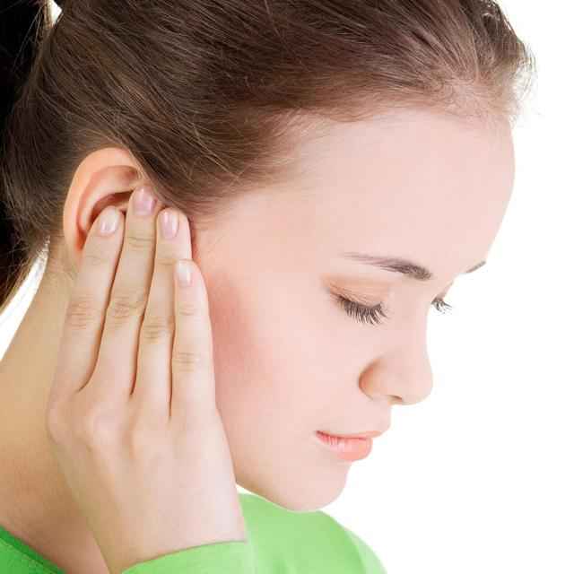 d3d53e729fa378c5f6a4c193ee41744d 1 - Шарик на мочке уха: что это такое, причины образования такого уплотнения, почему болит такая шишка?