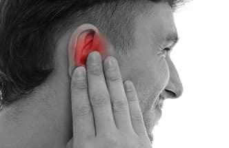 d98554b6d5535bcbff4dd233efb3b61f 1 - Пульсирует в ухе: причины стука и пульса в органах слуха, почему бьется в ухе пульс, но не болит?