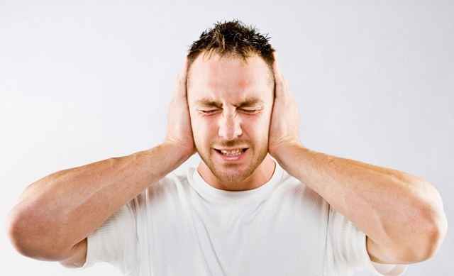 dd2ed9371f27b13979116d5a7900925d 1 - Почему закладывает уши: причины и симптомы заложенности ушей, способы лечения в домашних условиях