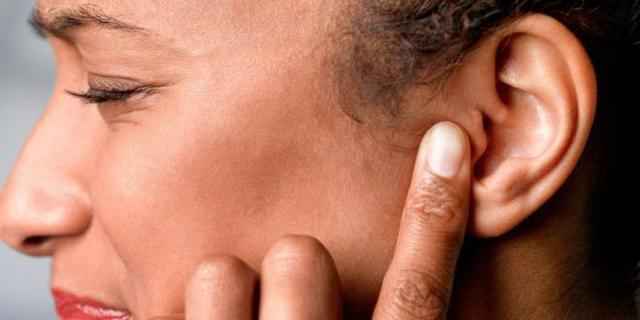 f0e792aed6d8501c89575e3c11179ae7 1 - Почему закладывает уши: причины и симптомы заложенности ушей, способы лечения в домашних условиях