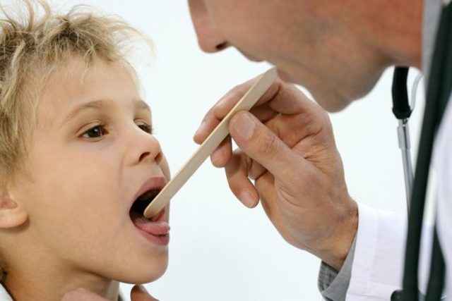 f89d7f1c5199dae9d6e266011cc0b4fa 1 - Что делать, если нос заложен густыми соплями и не высмаркивается: лечение в домашних условиях и медикаментами