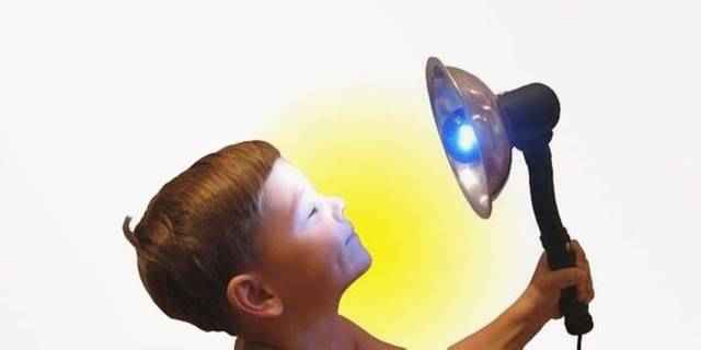 fbeb13290f6b2e82eca9110bbc8c170e 1 - Синяя лампа: инструкция по применению, прогревание носа рефлектором минина, как лечить этим прибором?