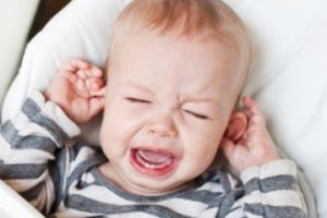 chemlechitgnoyniyotiturebenkafotosimptom EECF5331 - Гнойный отит у ребенка (40 фото): симптомы, признаки и лечение острого гнойного отита и среднего уха в домашних условиях у новорожденного