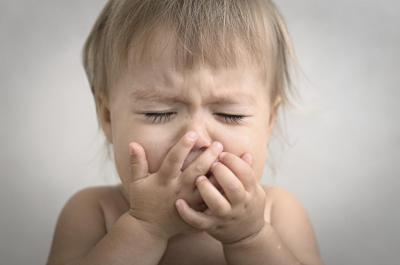 faringitudeteyfotosimptomiilechenie 2E3A783B - Чем прочистить носик у новорожденного: причины появления слизи, как можно почистить нос грудничка от козявок