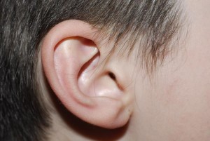 oslozhnenienaushiposleprostudilecheniena 45619D1F - Осложнения на уши у взрослых после отита, гриппа или простуды: что делать, как лечить